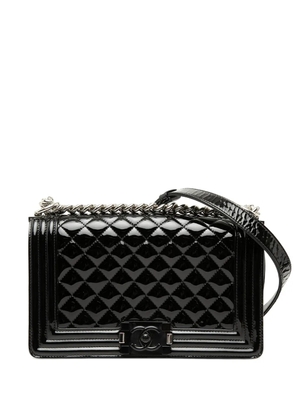 CHANEL Pre-Owned 2014-2015 Old Medium Quilted Patent Acrylic Boy Flap crossbody bag - Black