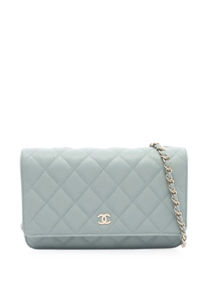 CHANEL Pre-Owned 2021 matelassé Caviar wallet on a chain - Blue