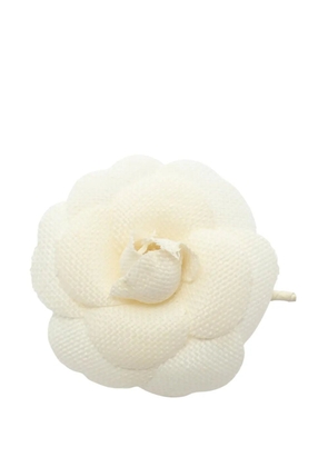 CHANEL Pre-Owned 1970-1980 Canvas Camellia Brooch costume brooch - White