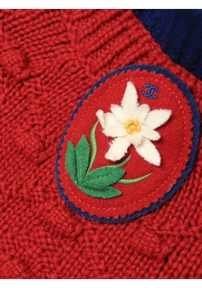 CHANEL Pre-Owned flower patch cable-knit sweater - Red