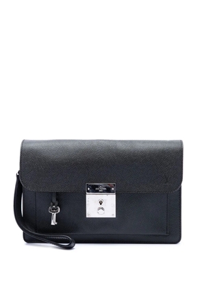 Louis Vuitton Pre-Owned 2014 Taiga Belaia clutch bag - Black