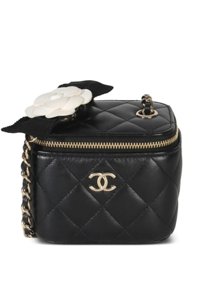CHANEL Pre-Owned quilted Camellia bow vanity case - Black