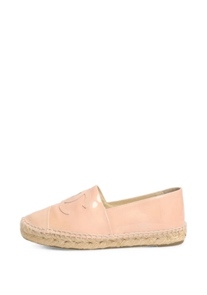 CHANEL Pre-Owned CC patent leather espadrilles - Pink