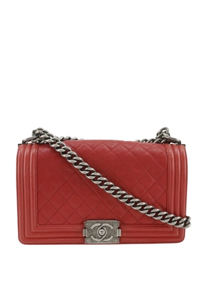 CHANEL Pre-Owned 2012-2013 Old Medium Quilted Lambskin Boy Flap crossbody bag - Red