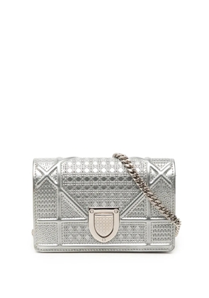 Christian Dior Pre-Owned 2016 Baby Metallic Patent Microcannage Diorama Flap crossbody bag - Silver