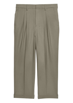 AMI Paris box-pleated cropped trousers - Grey