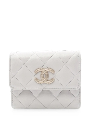 CHANEL Pre-Owned 2021s matelasse trifold wallet - Grey