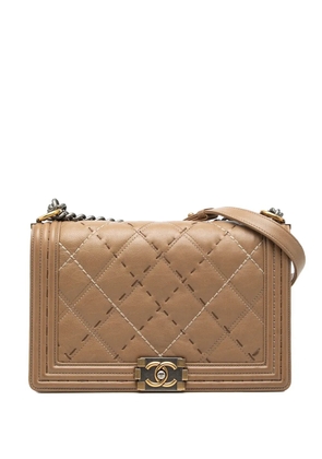 CHANEL Pre-Owned 2015-2016 Medium Quilted Calfskin Wild Stitch Boy Flap crossbody bag - Neutrals