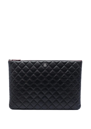 CHANEL Pre-Owned 2013-2014 Large Quilted Lambskin O Case clutch bag - Black