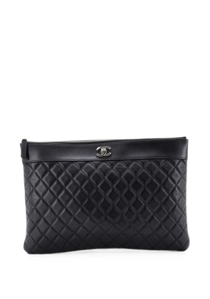 CHANEL Pre-Owned Mademoiselle O Case Quilted Sheepskin Large clutch bag - Black