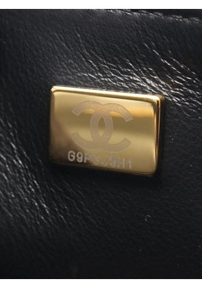 CHANEL Pre-Owned 2021 mini Matelassé shoulder bag - Black