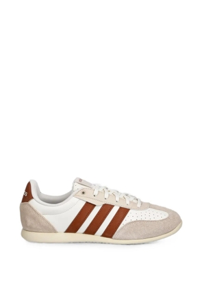 adidas suede-trimmed panelled sneakers - White