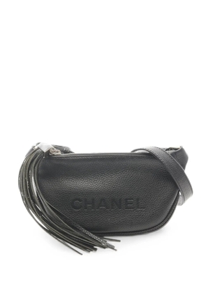 CHANEL Pre-Owned 2002-2003 Logo fringe shoulder bag - Black