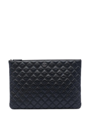 CHANEL Pre-Owned 2014-2015 Large Quilted Lambskin Double Stitch O Case clutch bag - Black