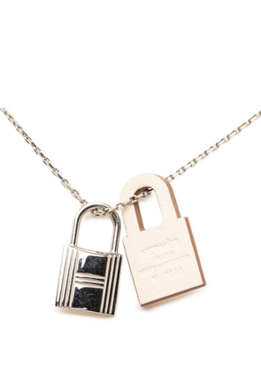 Hermès Pre-Owned 2020 Palladium Plated and Swift O Kelly Pendant Necklace costume necklace - Silver
