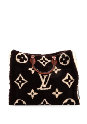 Louis Vuitton Pre-Owned OnTheGo Monogram Giant Teddy Fleece GM tote bag - Brown