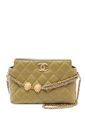 CHANEL Pre-Owned 2021-2024 Quilted Lambskin Leo shoulder bag - Green