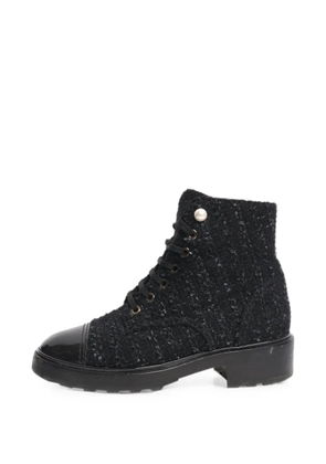 CHANEL Pre-Owned CC faux-pearl ankle boots - Black