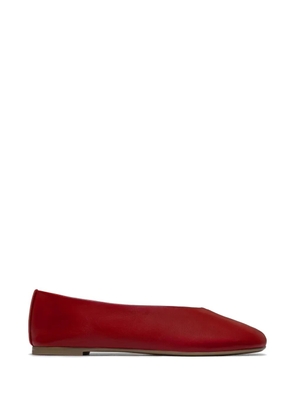 Bernardo Meredith center-seam ballet flats