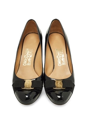 Ferragamo Pre-Owned Vara bow pumps - Black