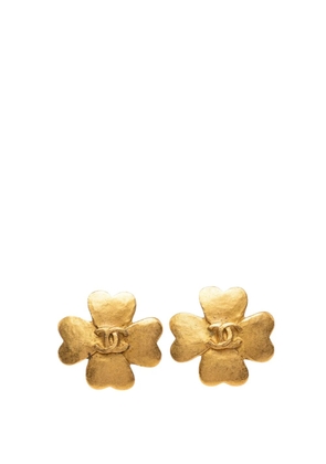 CHANEL Pre-Owned 1995 CC Gold Plated Clover Clip On Earrings costume earrings