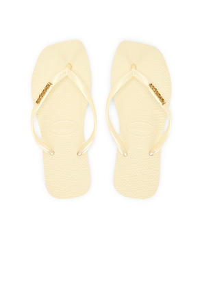 Havaianas Slim Square Logo Metallic Sandal in Cream. Size 35/36. Also in 37/38, 39/40, 41/42.