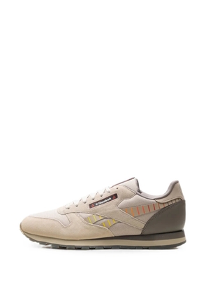 Reebok x Hot Ones Classic Leather Scoville Levels sneakers - Neutrals