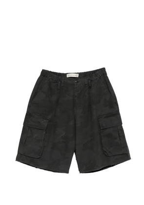 STAY HUMAN ON EARTH camouflage-print cargo shorts - Black