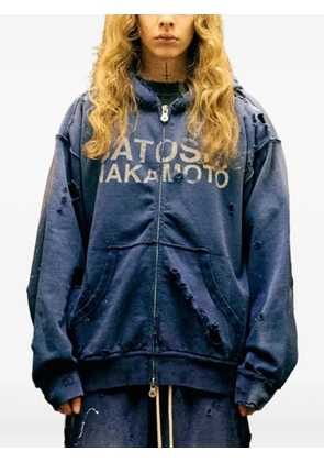 SATOSHI NAKAMOTO logo-print distressed-effect hoodie - Blue