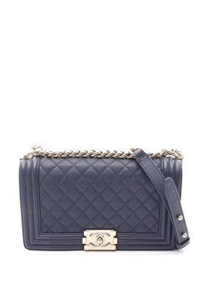 CHANEL Pre-Owned 2019 Old Medium Quilted Caviar Boy Flap crossbody bag - Blue