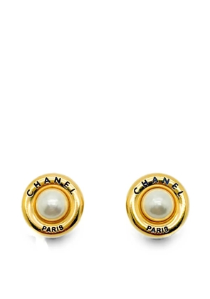 CHANEL Pre-Owned 1996 Atelier faux-pearl earrings - Gold