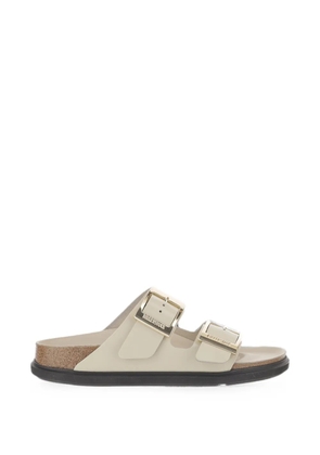 Birkenstock Arizona buckle-fastening leather sandals - White