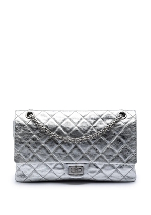 CHANEL Pre-Owned 2006-2008 Quilted Metallic Aged Calfskin Reissue 2.55 Double Flap 226 shoulder bag - Silver