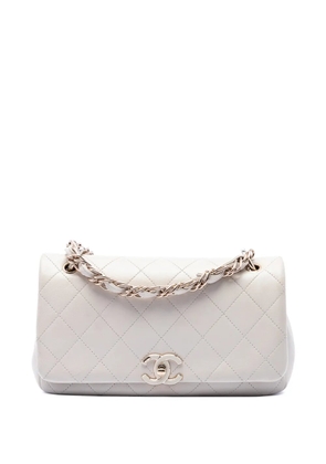 CHANEL Pre-Owned 2020 Large Quilted Lambskin Twist Chain Enamel CC Flap crossbody bag - White