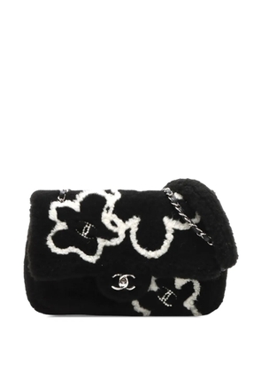 CHANEL Pre-Owned 2021-2026 Shearling Camellia Pearl Embellished Flap shoulder bag - Black