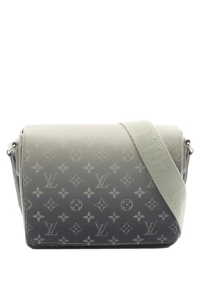 Louis Vuitton Pre-Owned 2021-2026 Monogram Gradient District PM crossbody bag - Green