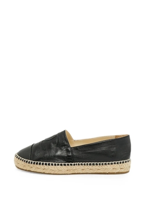 CHANEL Pre-Owned CC-patch cap-toe espadrilles - Black