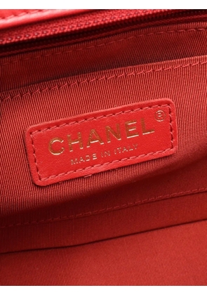 CHANEL Pre-Owned 2019 Chevron V-stitch flap shoulder bag - Red