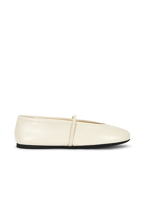 Miu Miu Ballerine Vitello Flat in Avorio - Beige. Size 38.5 (also in 36, 37, 37.5, 38, 39, 39.5, 40, 41).