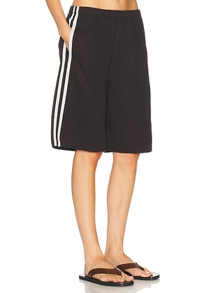 Citizens of Humanity Anais Pull On Track Shorts in Chocolate - Chocolate. Size XS (also in L, M, S).