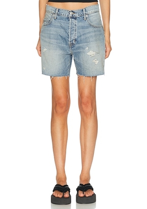 Eterne Emmett Boyfriend Denim Short in Light Indigo - Blue. Size 30 (also in ).