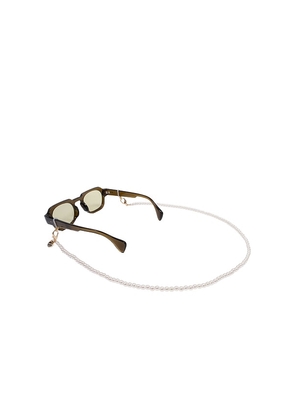 La Coque Francaise Amalya Eyeglass Chain in Ivory.