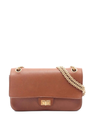 CHANEL Pre-Owned 2016-2017 2.55 Mademoiselle-lock chain shoulder bag - Brown