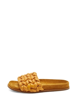 Chloé Pre-Owned Kacey braided flat sandals - Yellow