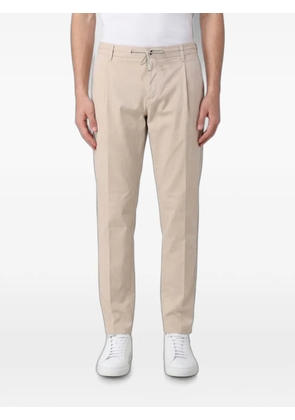Eleventy drawstring pleated chinos - Neutrals