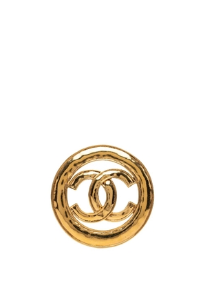 CHANEL Pre-Owned 1994 CC Gold Plated Cut Out Round Brooch costume brooch