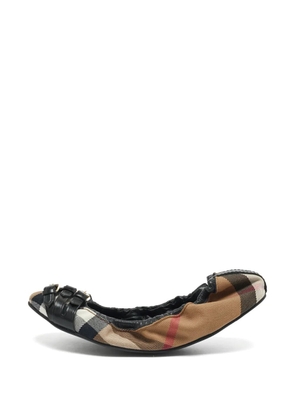Burberry Pre-Owned buckle-detail ballet flats - Neutrals