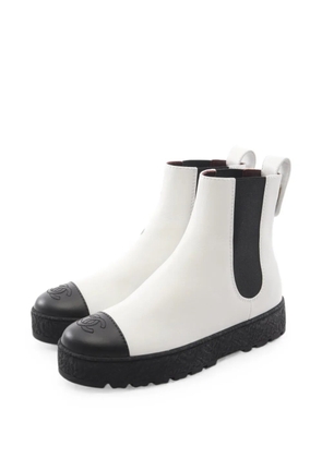 CHANEL Pre-Owned 1986-1988 Coco Mark leather ankle boots - White