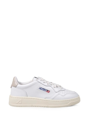 Autry Medalist Low perforated-toe sneakers - White