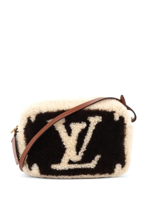 Louis Vuitton Pre-Owned Beach Pouch Monogram Giant Teddy Fleece clutch bag - Brown